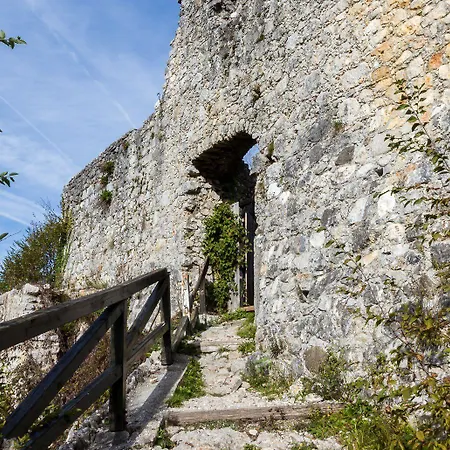 Pri Cesarju Gasthuis 3*