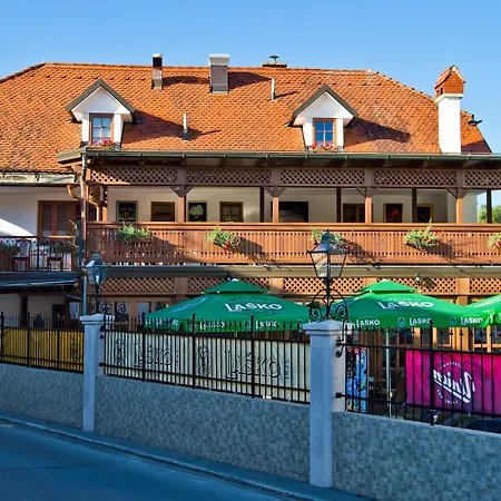 Pri Cesarju 3*