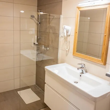 Pri Cesarju 3*