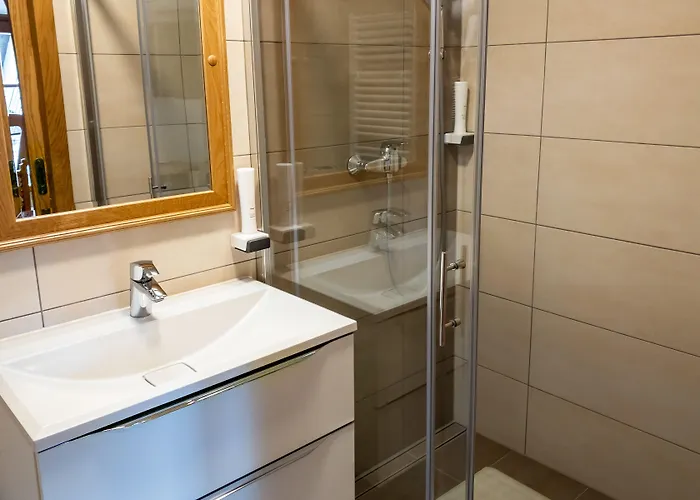 Pri Cesarju كامنيك