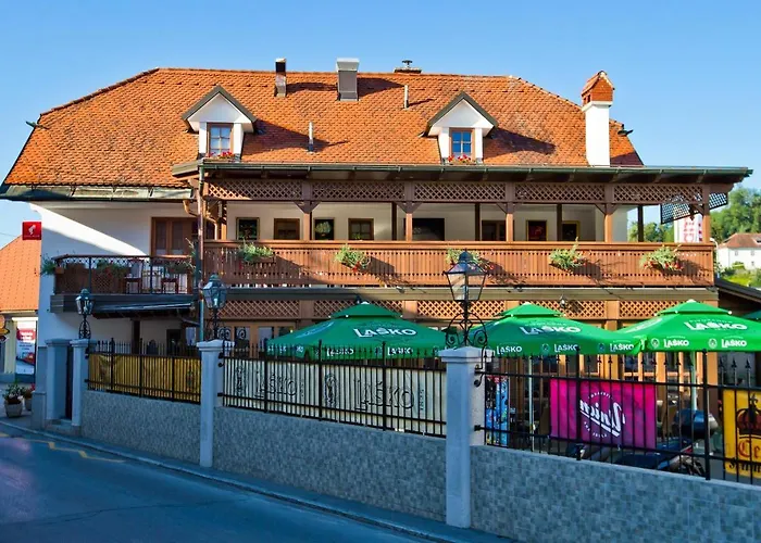 Pri Cesarju بيت ضيافة 3*